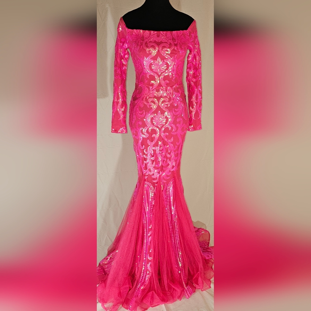 New with Tags,  Size Small...PROM, PAGEANT,  SPECIAL OCCASION DRESS IN HOT PINK.